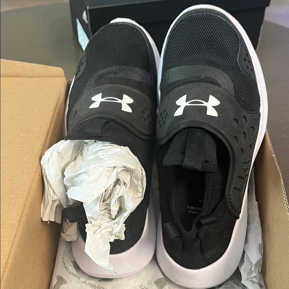 Under armour slip in shoe. Size US2.5
